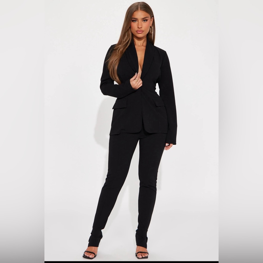 Fashion Nova:
Alejandra Blazer Legging Set -